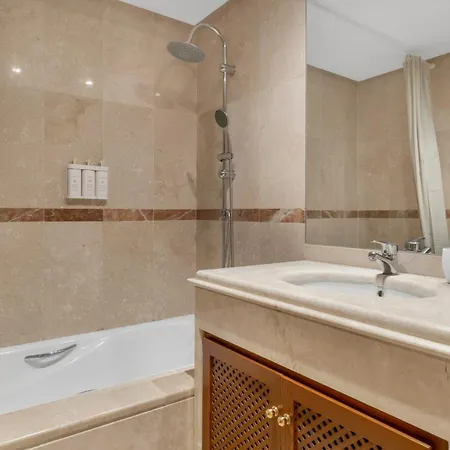 Superb Family Friendly Short Walk To