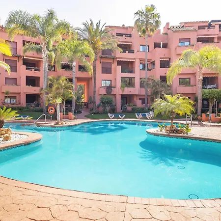 Superb Family Friendly Short Walk To *