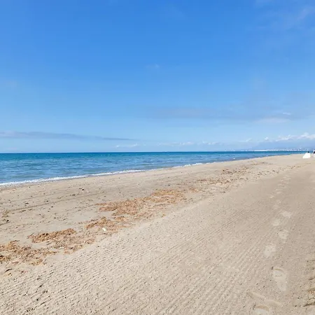 Superb Family Friendly Short Walk To شقة